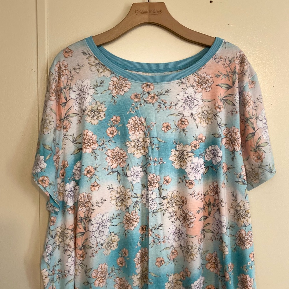 Torrid classic fit blue floral tshirt